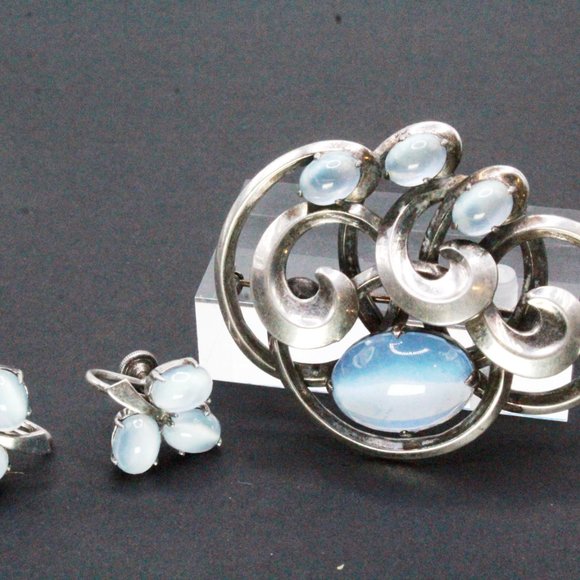 WRE Signed Sterling Silver Faux Moonstone Cabochon 40's Brooch Demi Set - Picture 6 of 11